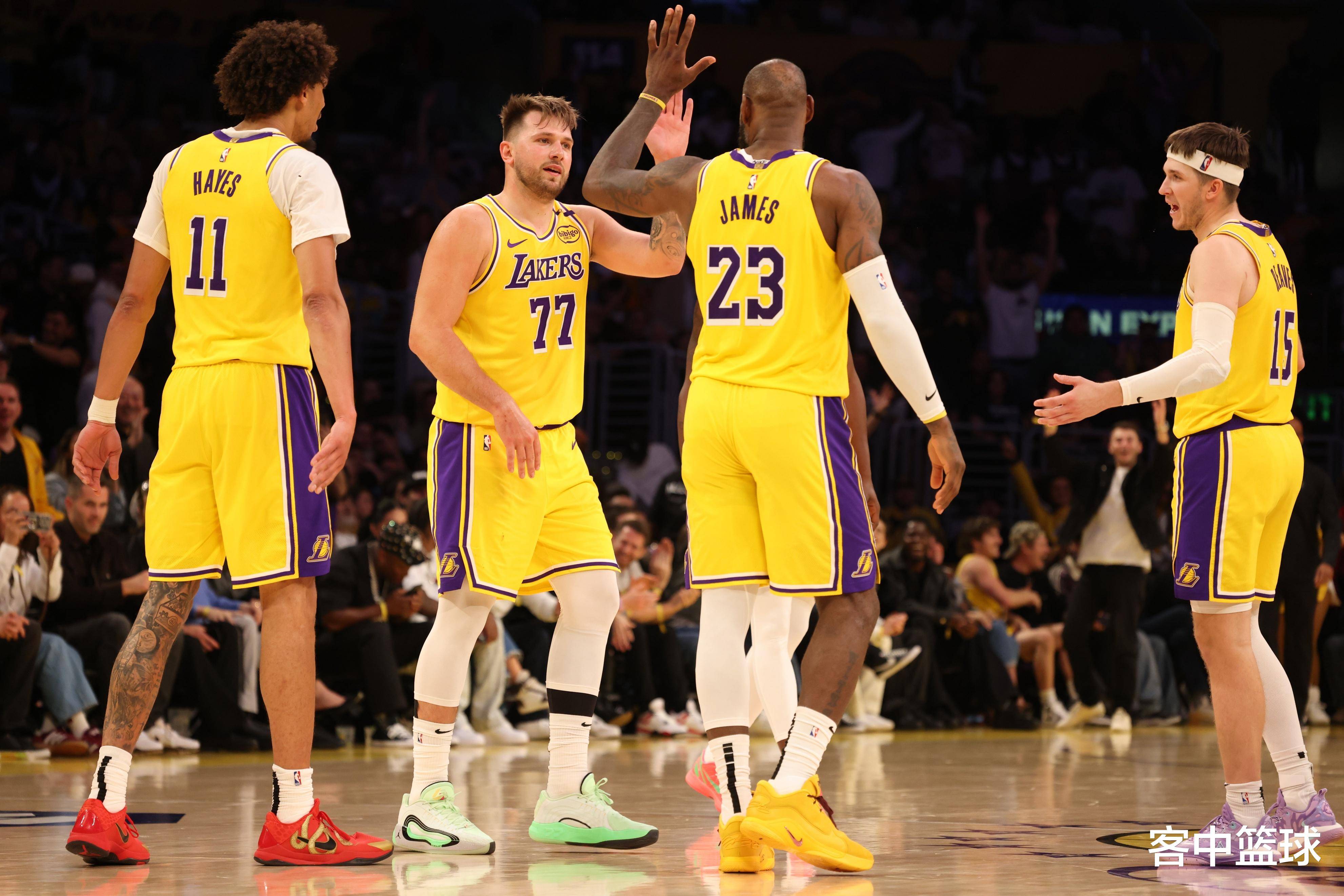 奥莱报：迪马利亚壁画遭到涂污，青训教练指责罗萨里奥球迷（奥莱：迪马利亚壁画遭涂鸦，青训教练怒斥罗萨里奥球迷）