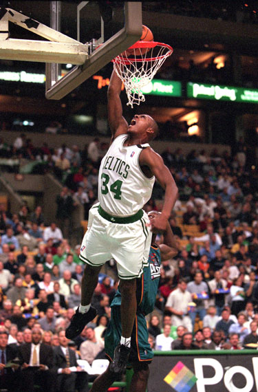 帕福斯体育总监：大卫·路易斯非常职业且伤病少，他很快同意加盟（帕福斯体育总监赞大卫·路易斯职业素养高、鲜少伤病，火速同意加盟）