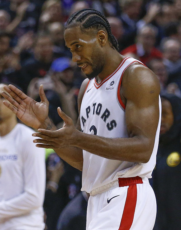 追梦将比肩库里，成为唯二代表勇士出战900场常规赛的球员（追梦将与库里并肩，成勇士队史仅两位常规赛出战900场的球员）